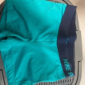 Gently used Nike pro 3” short